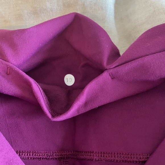 Used magenta Lululemon size 10 leggings 7/8 length - Picture 6 of 6